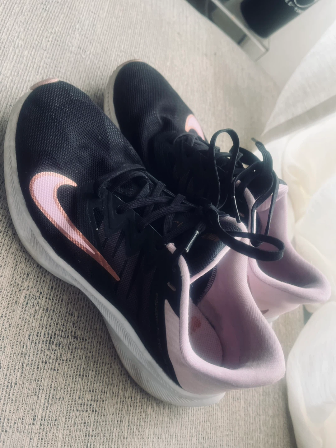 Nike Women's size 9 Running Shoes Black/Pink