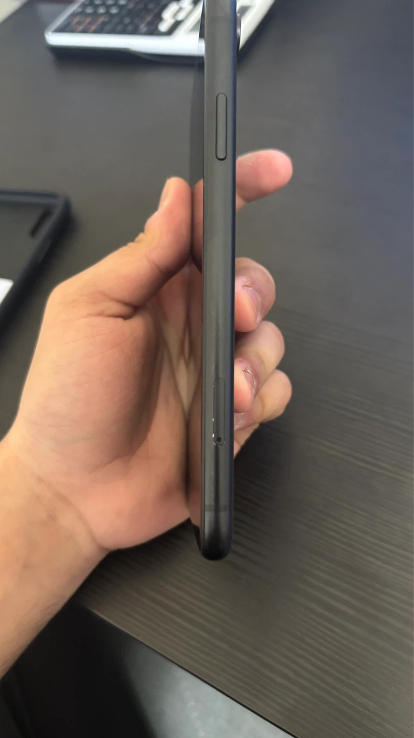 iPhone XR - 80% Battery Health - photo 4