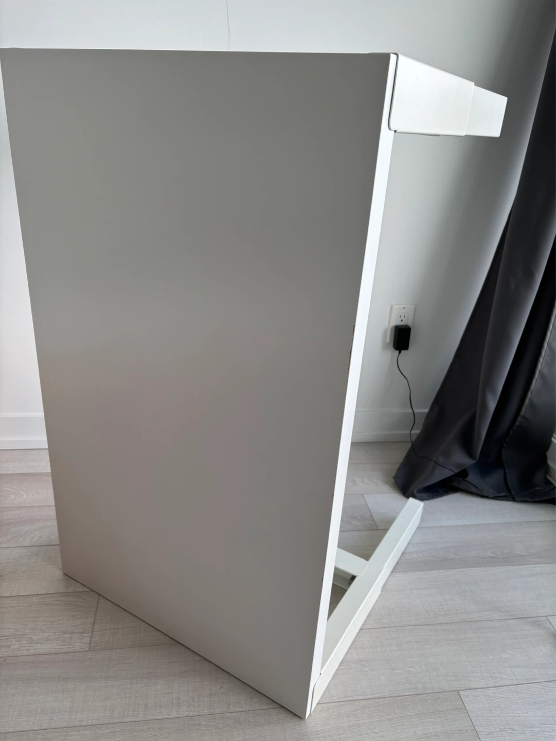 White Writing Desk - photo 2