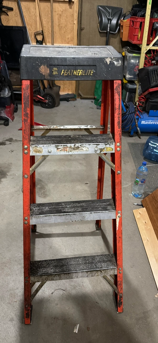 Featherlite 4-Step Ladder
