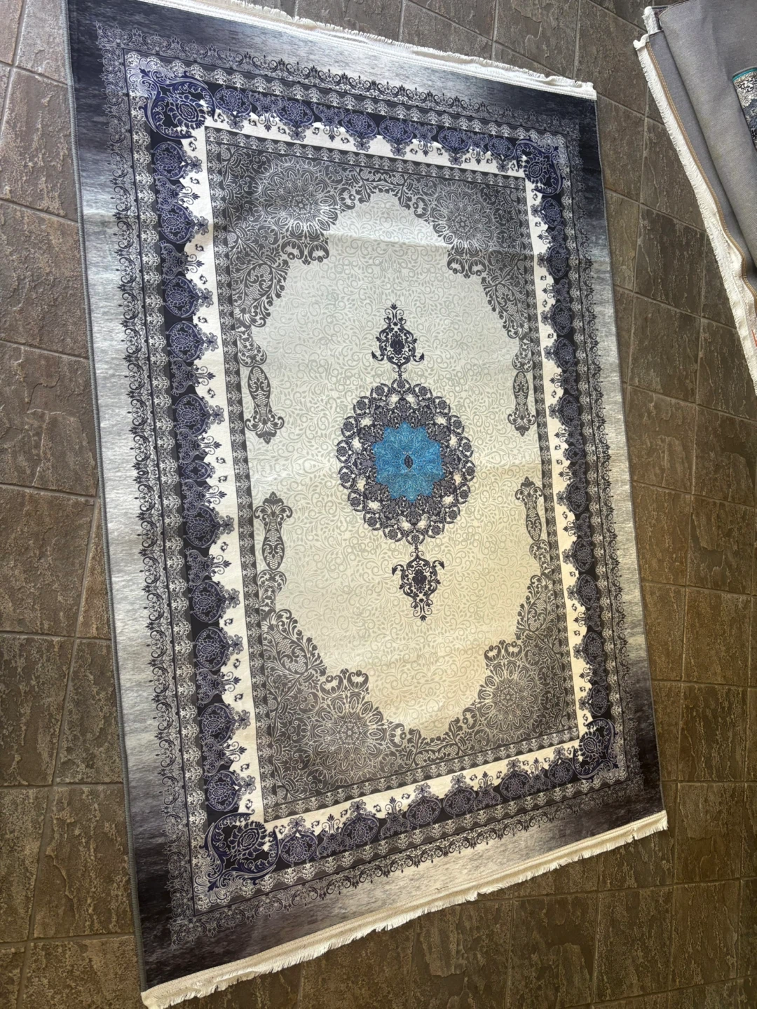 Persian Style Area Rug - photo 3