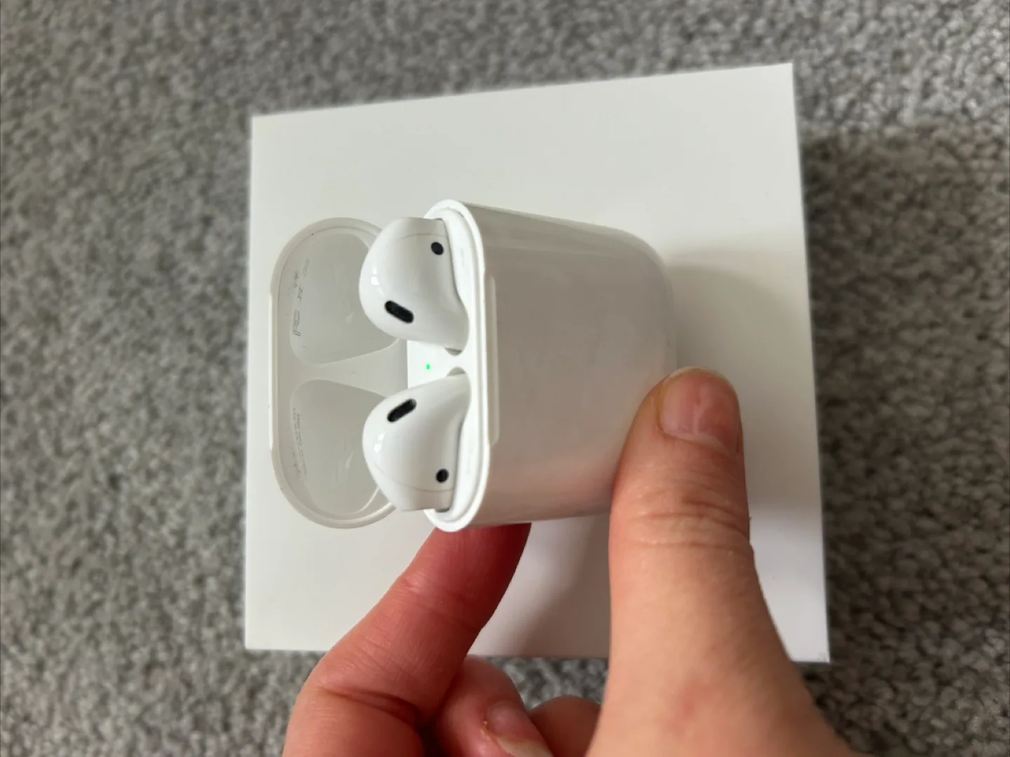 Apple AirPods (2nd generation) - photo 3