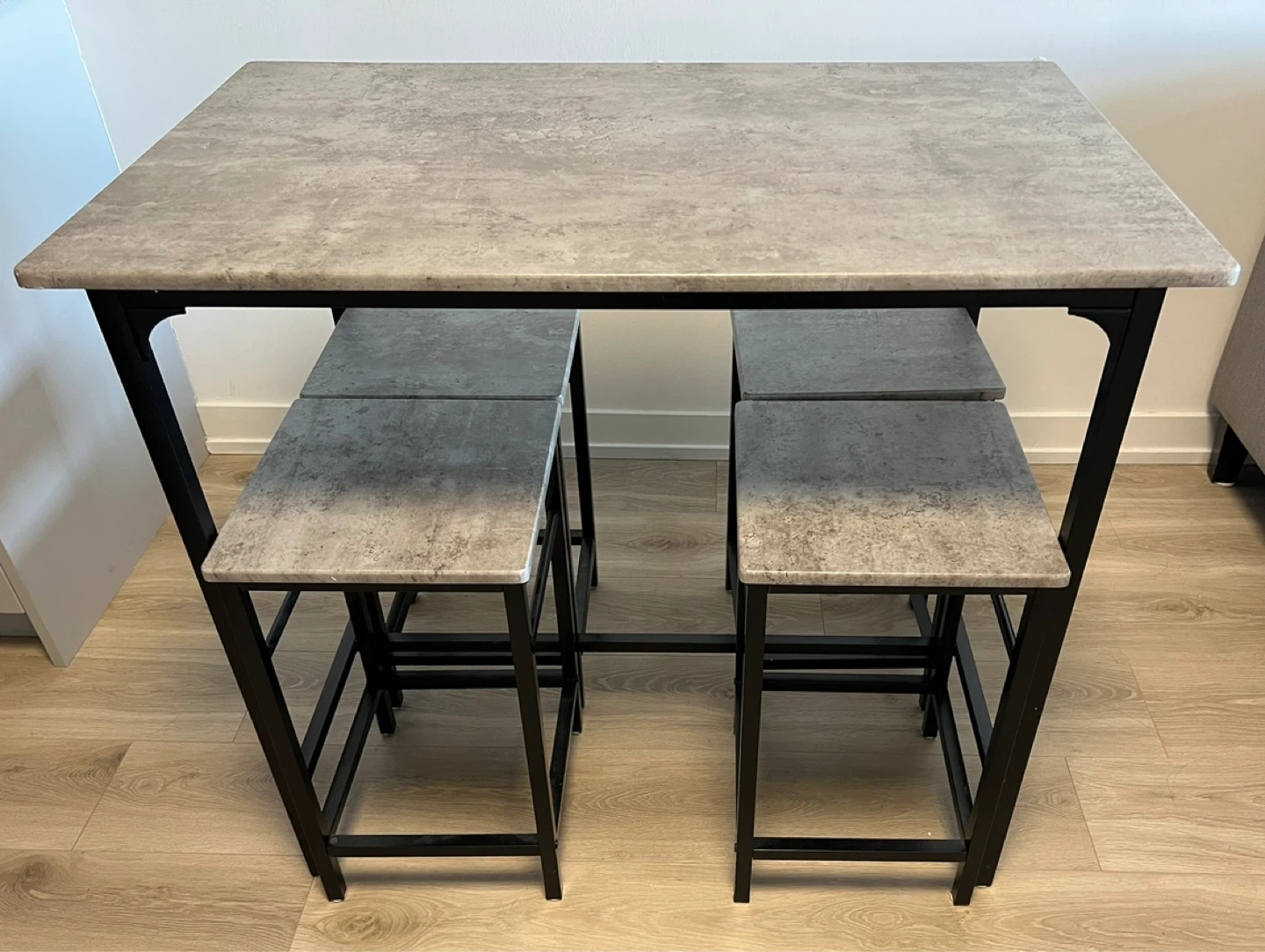 Bar Set-1 Bar Table and 4 Stools