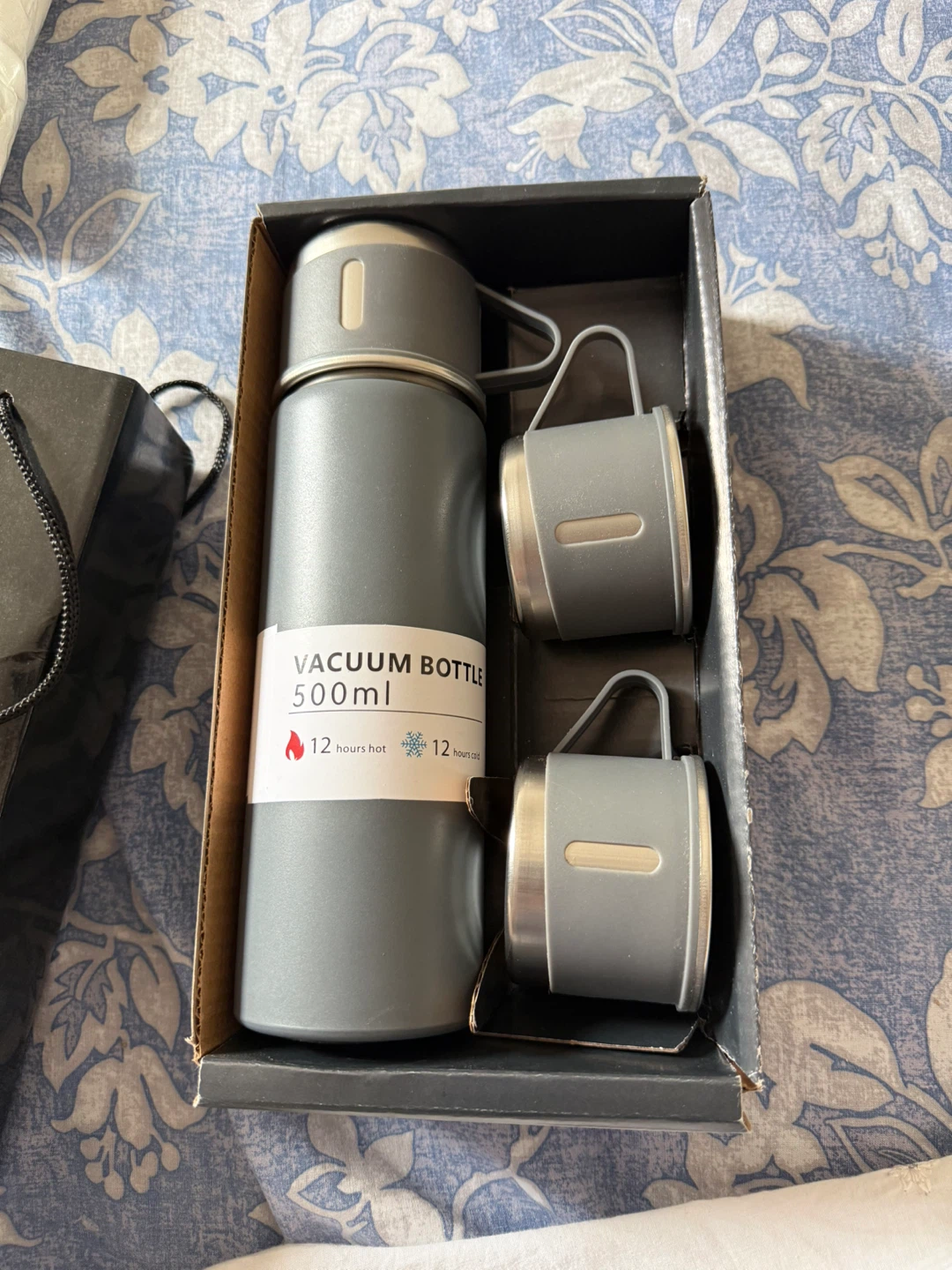 Vacuum Flask Set with 500ml Bottle and 2 Cups