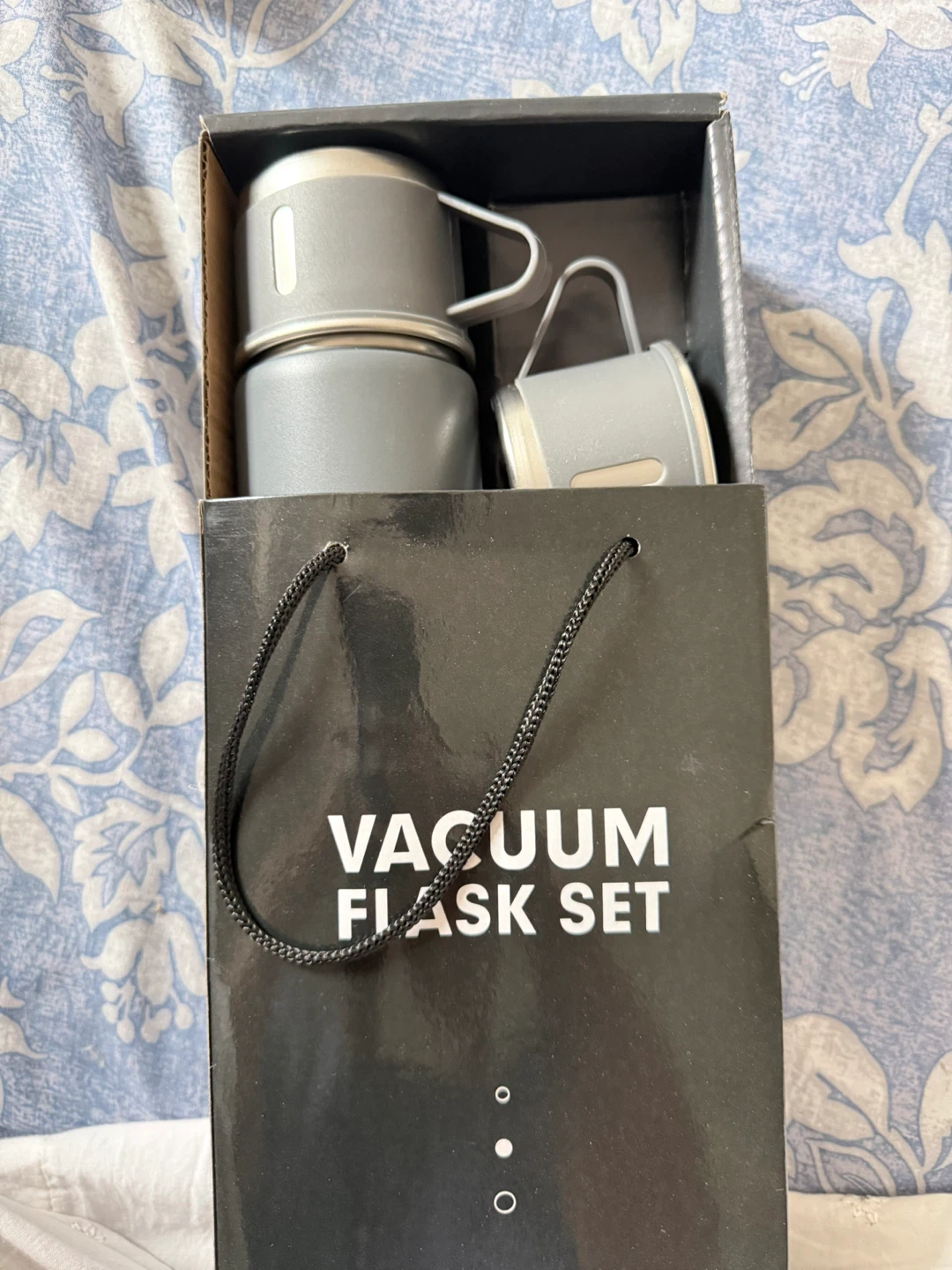 Vacuum Flask Set with 500ml Bottle and 2 Cups - photo 2