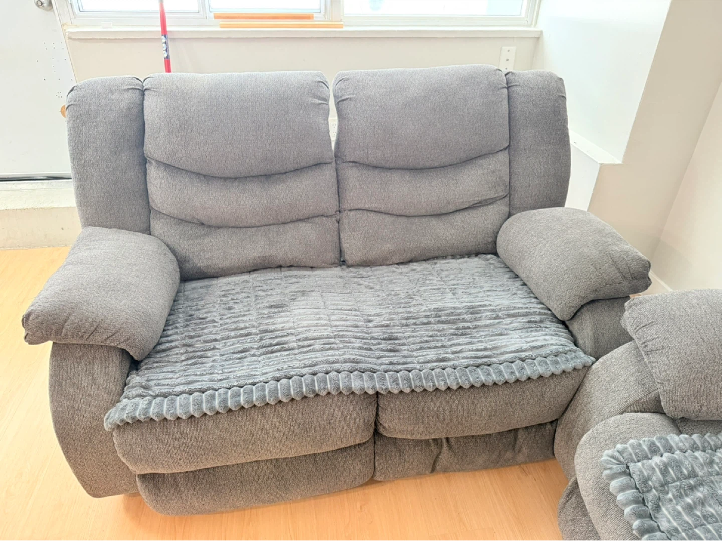 Grey Plush Sofa recliners - photo 2