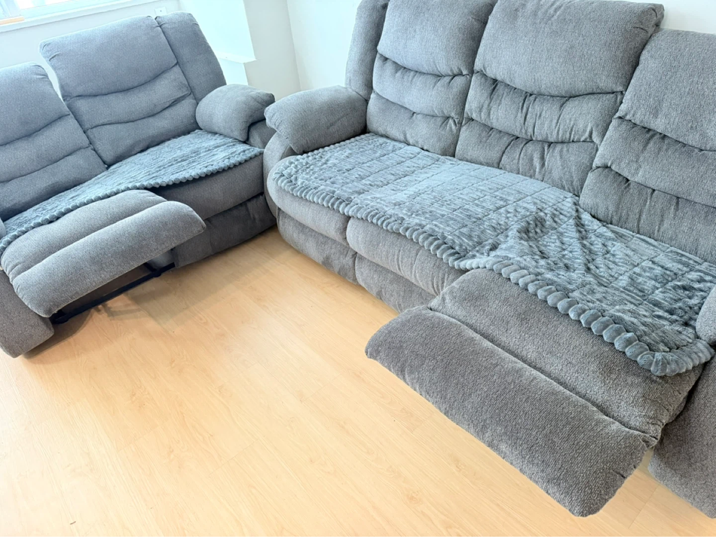 Grey Plush Sofa recliners - photo 4