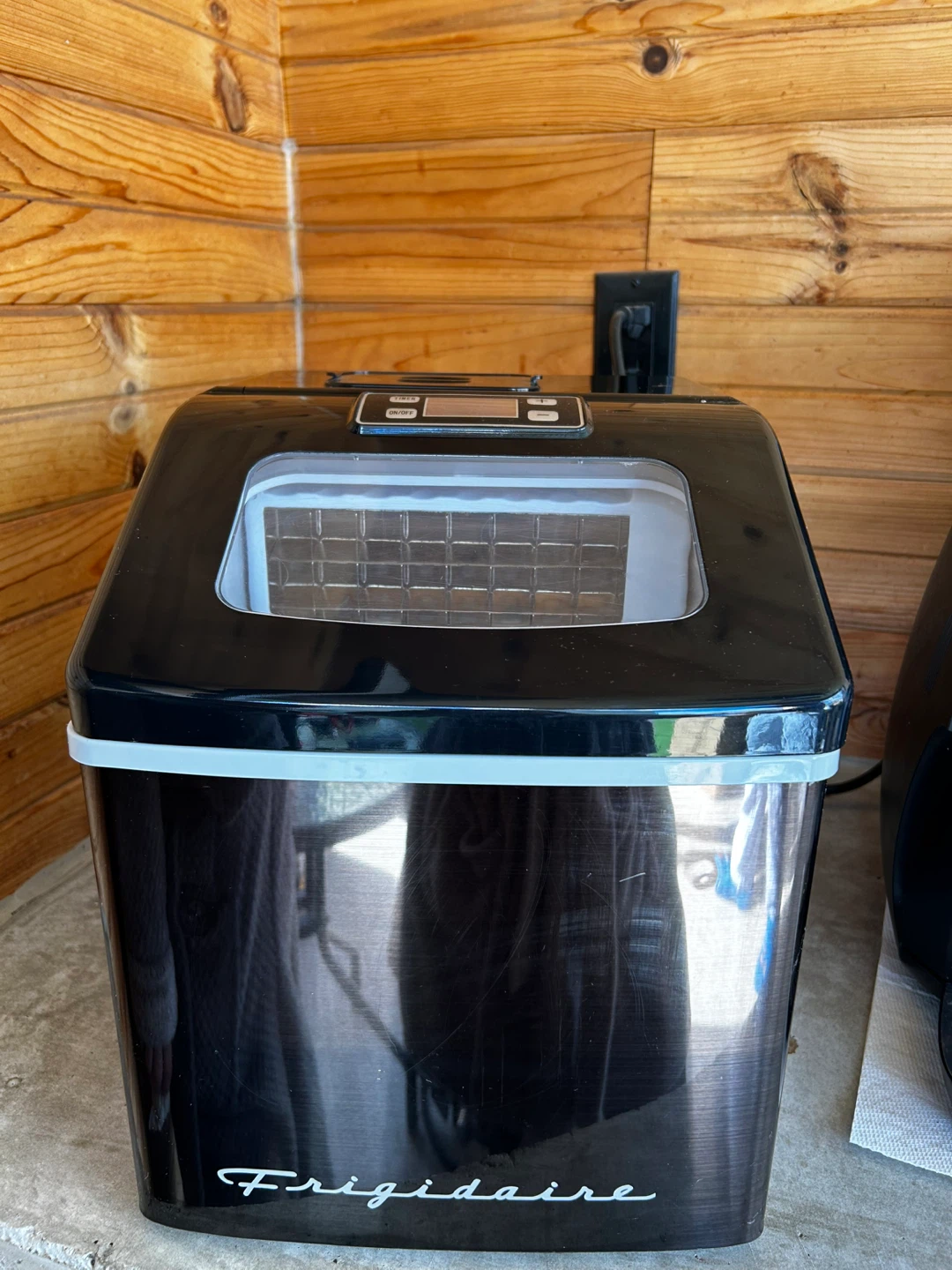 Frigidaire Ice Maker EFIC452-SSBLACK
