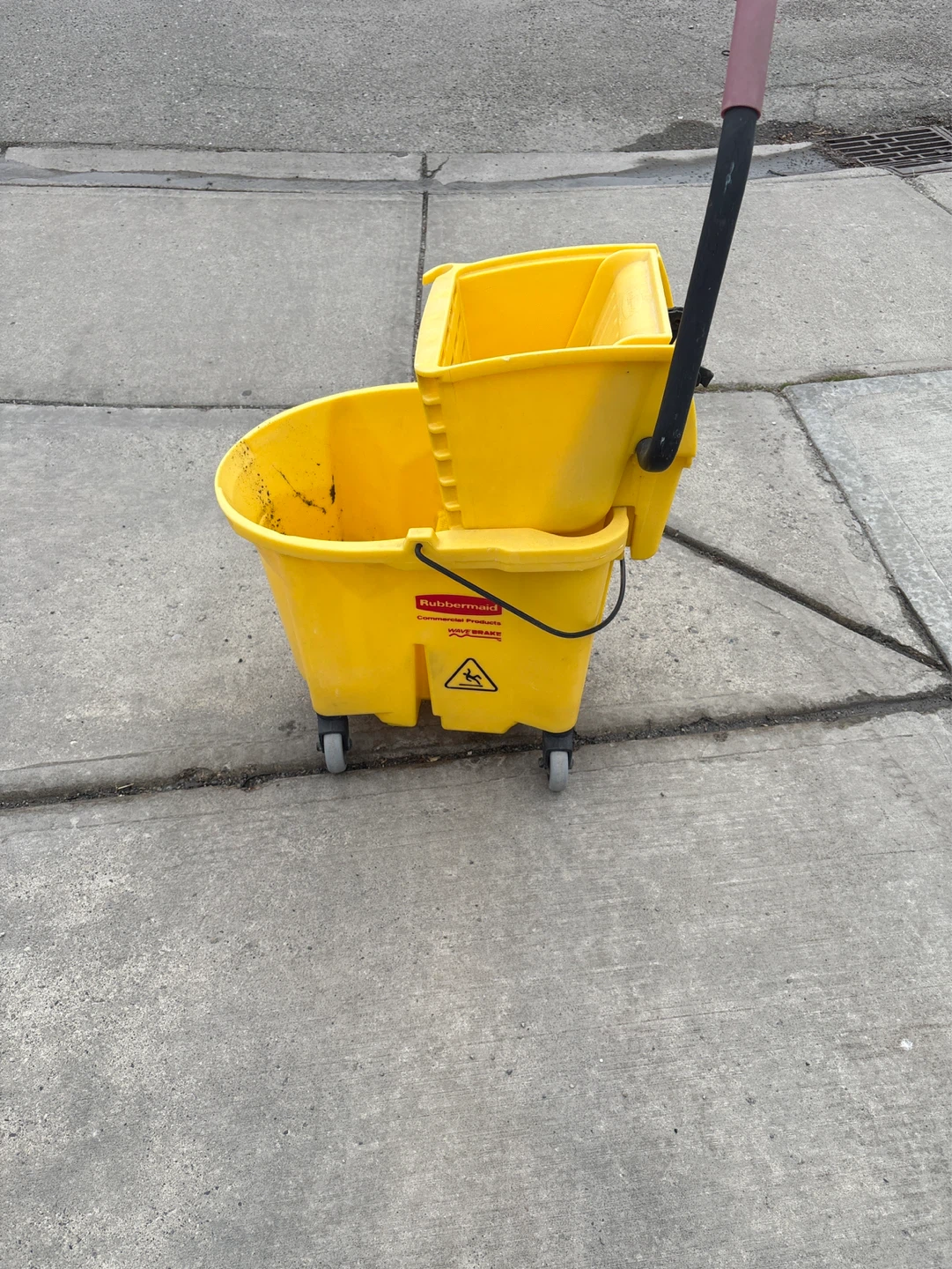 Rubbermaid Yellow Mop Bucket with Wringer