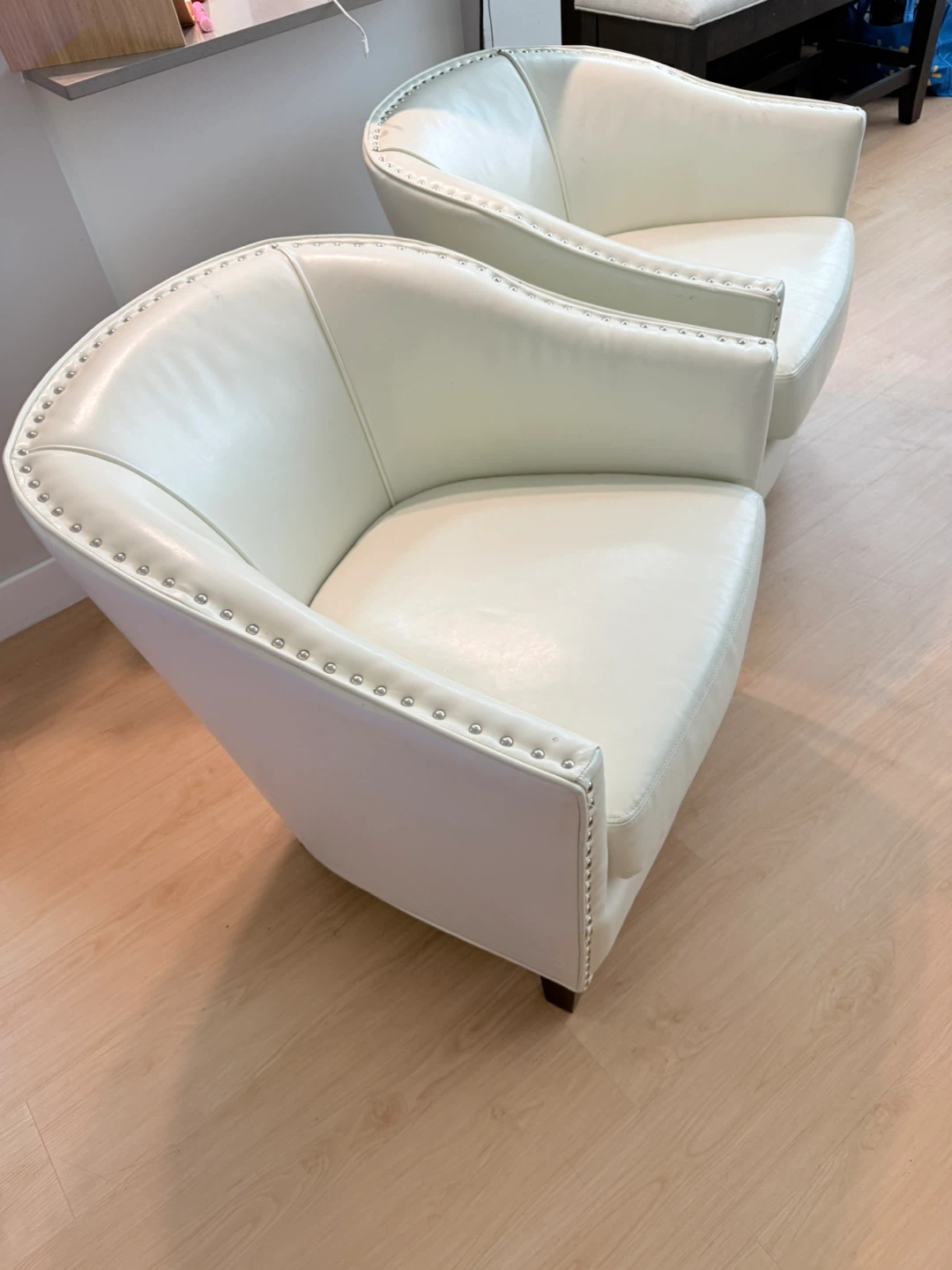 Set of 2 White Faux Leather Accent Chairs - photo 2