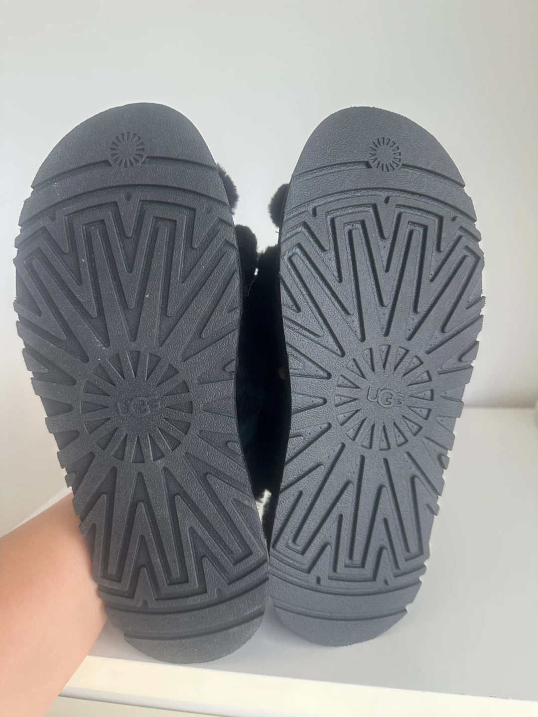 UGG Black Fluffy Slides - photo 2