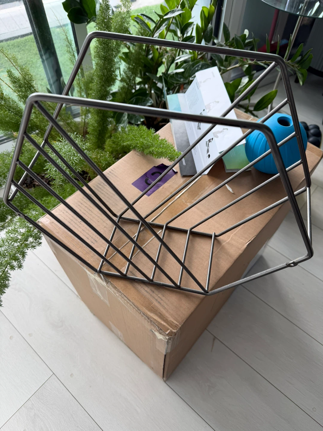 Umbra Wire Magazine Rack