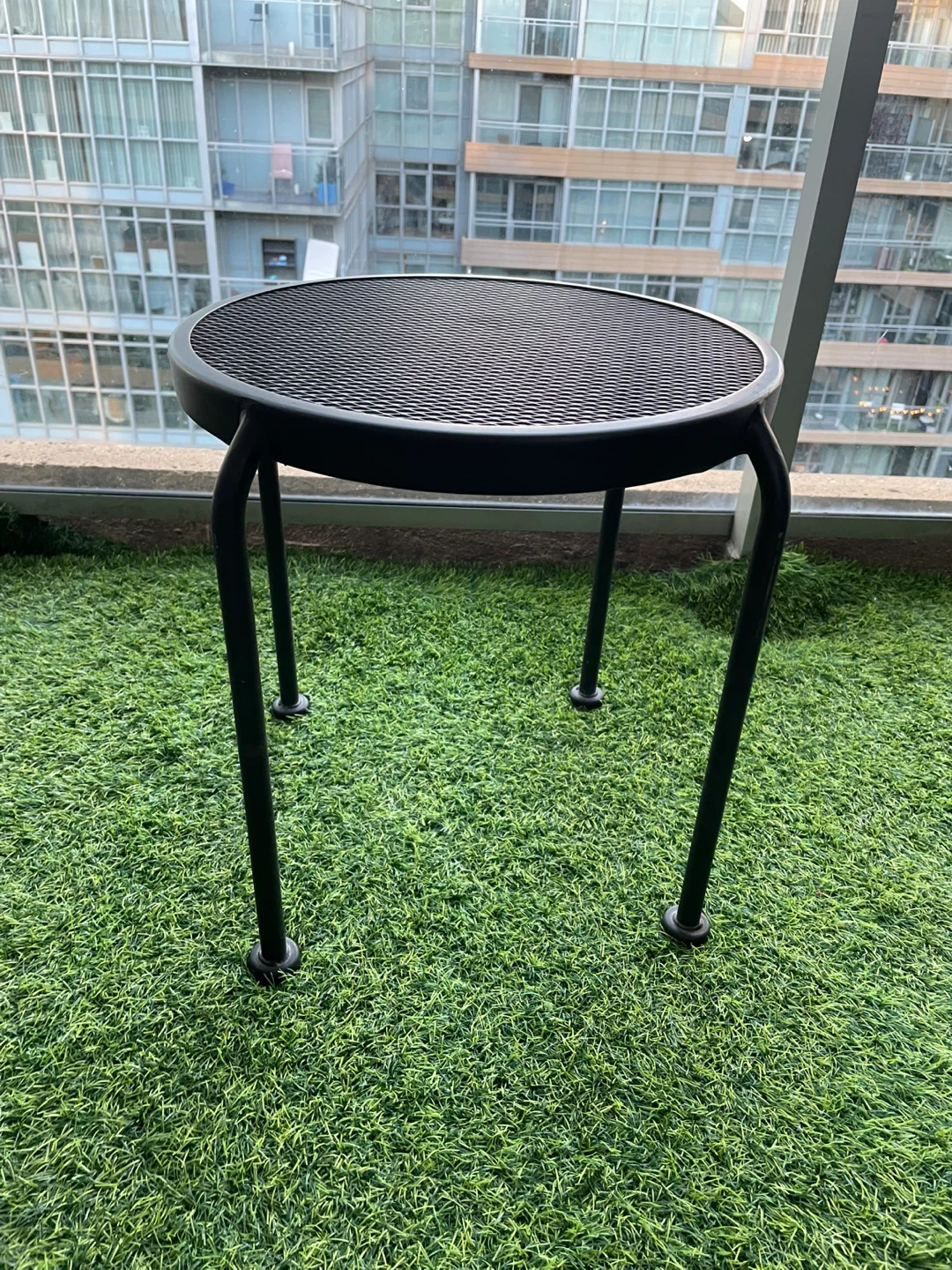 Black Metal Round Mesh Top Side Table - photo 2