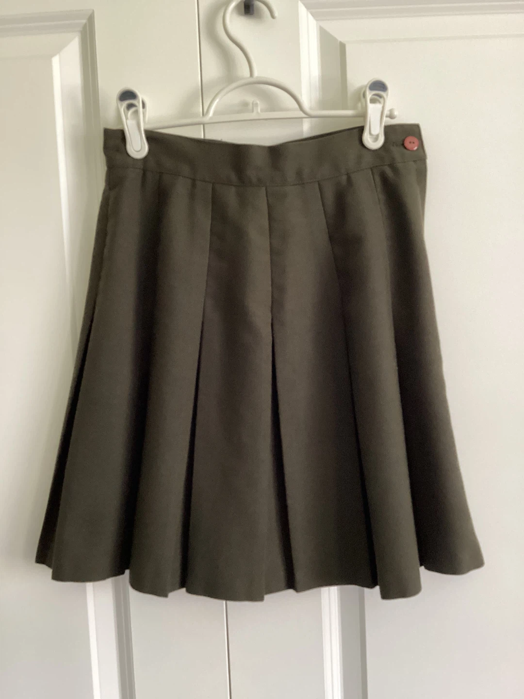 OLIVE GREEN PLEATED SKIRT
