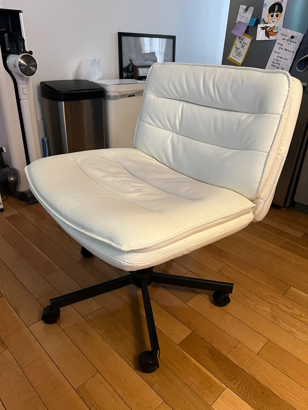White Faux Leather Office Chair with Wheels - photo 3