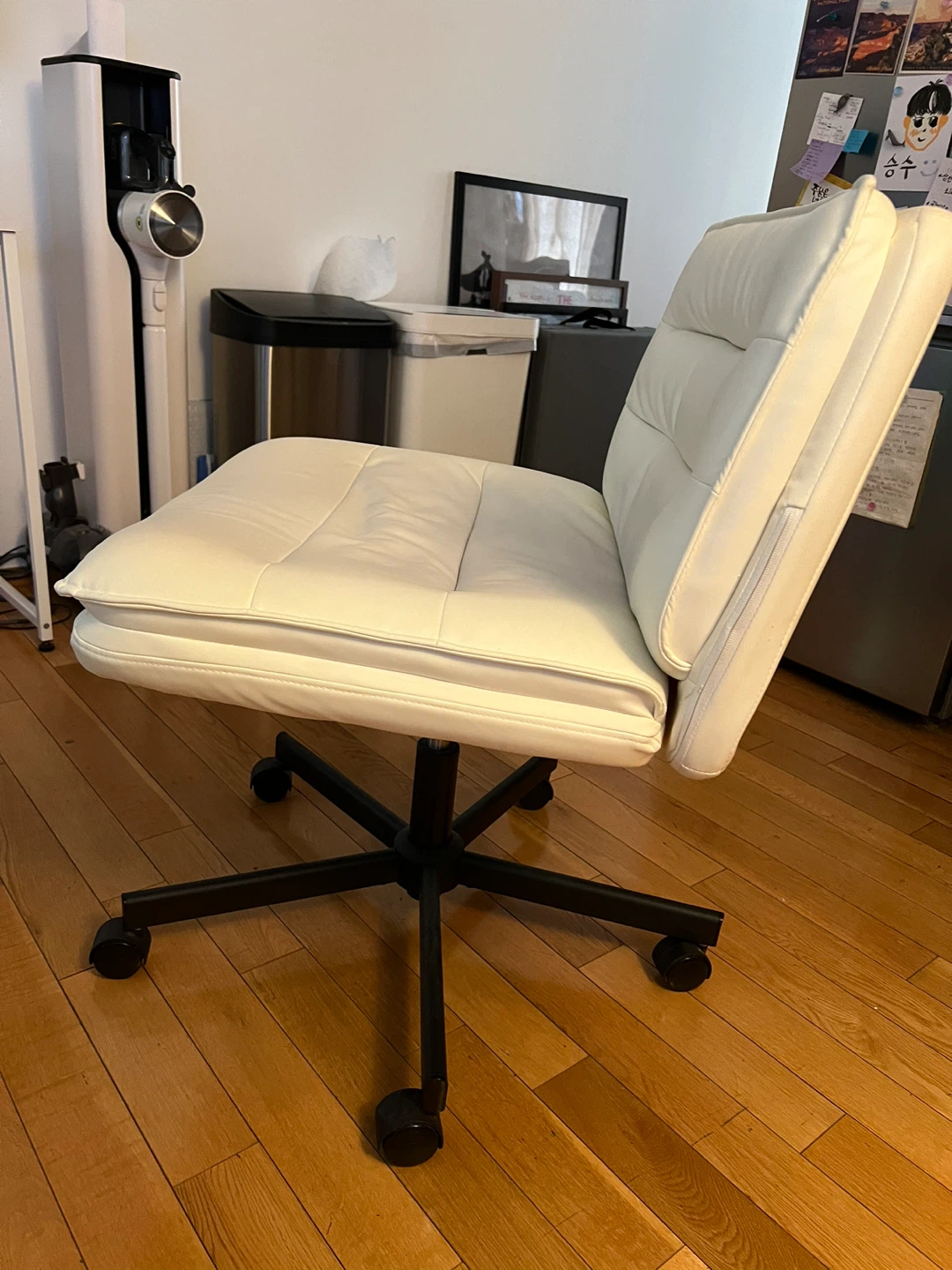 White Faux Leather Office Chair with Wheels - photo 2