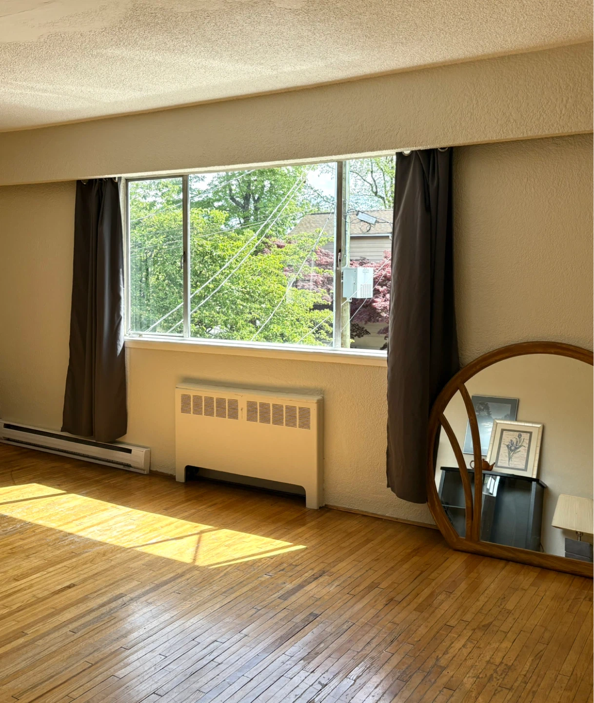 North Vancouver room rental - photo 2
