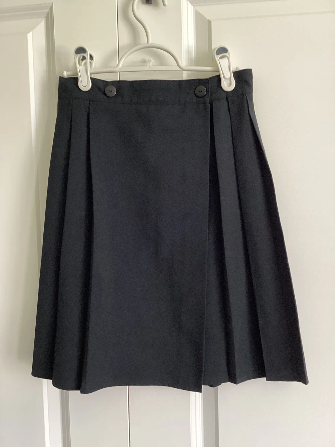 BLACK PLEATED WRAP SKIRT