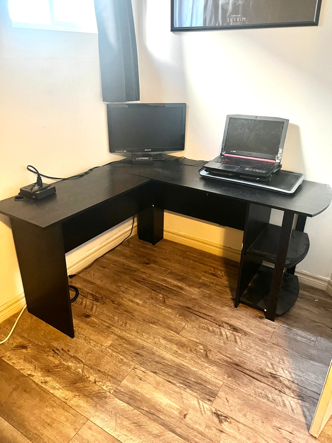 FREE L-Shaped Computer Desks – FCFS   2 available