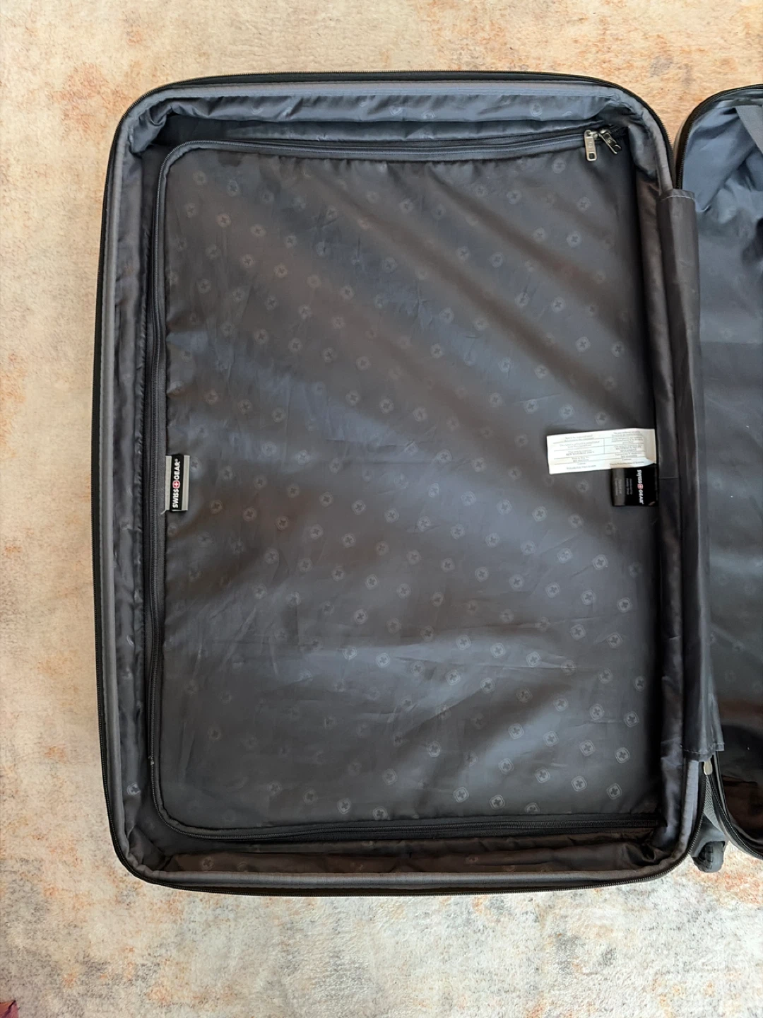 Swiss Gear Grey Hardshell Spinner Luggage - photo 5