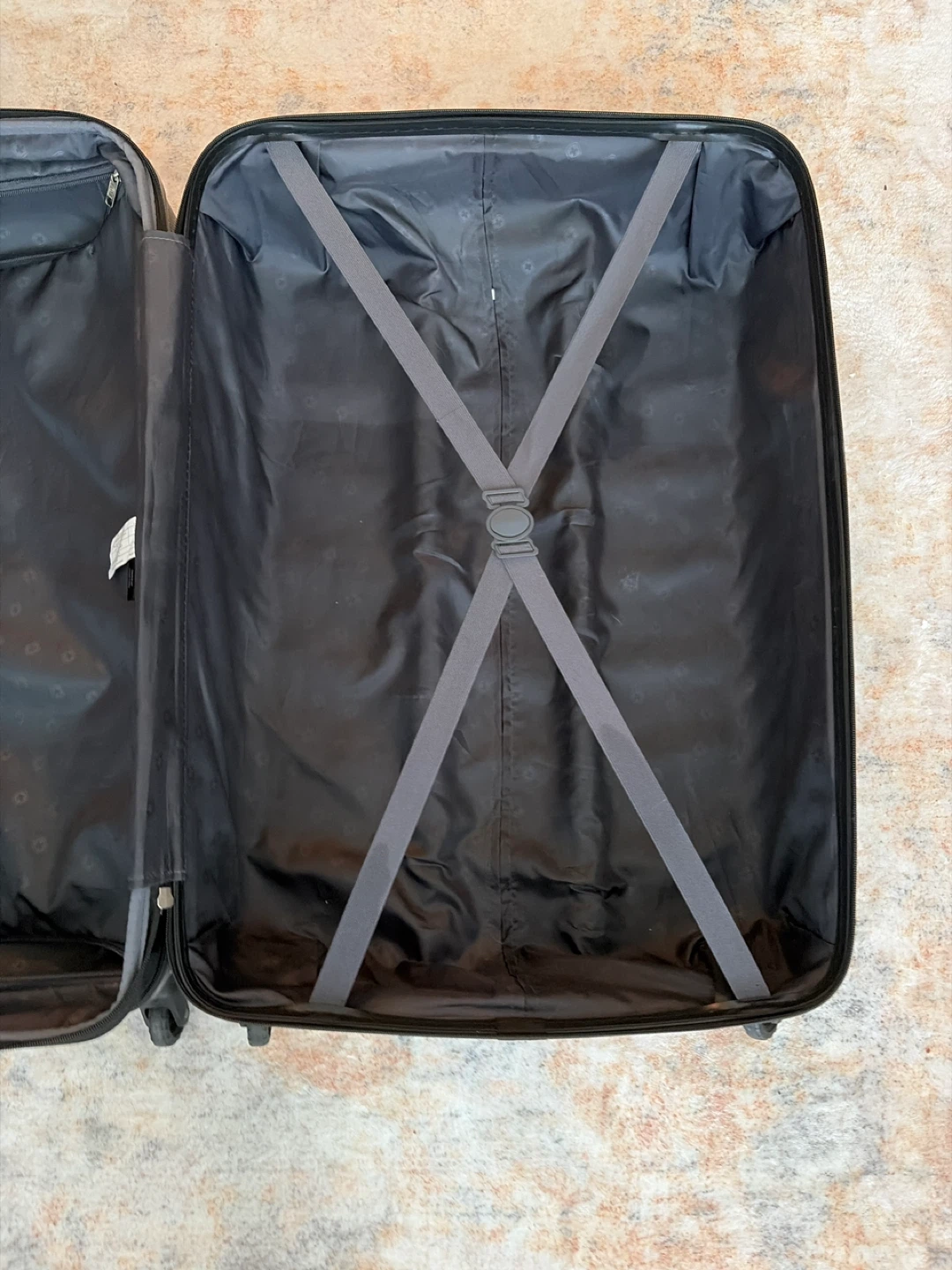 Swiss Gear Grey Hardshell Spinner Luggage - photo 4