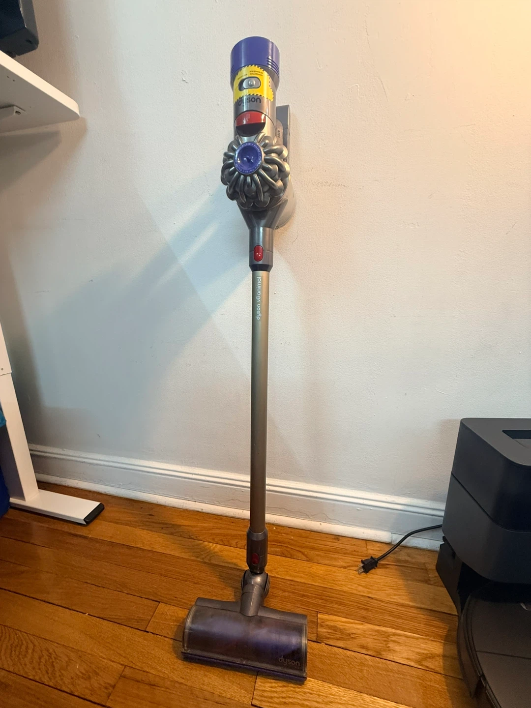 DYSON V8 ANIMAL CORDLESS VACUUM - photo 3