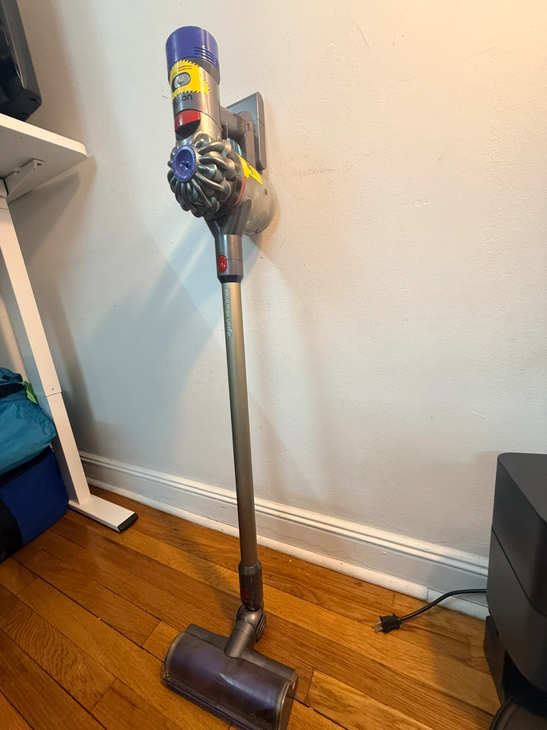 DYSON V8 ANIMAL CORDLESS VACUUM - photo 2