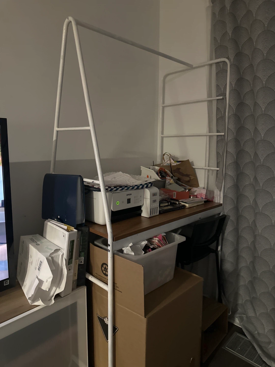 White Metal/wood Rack