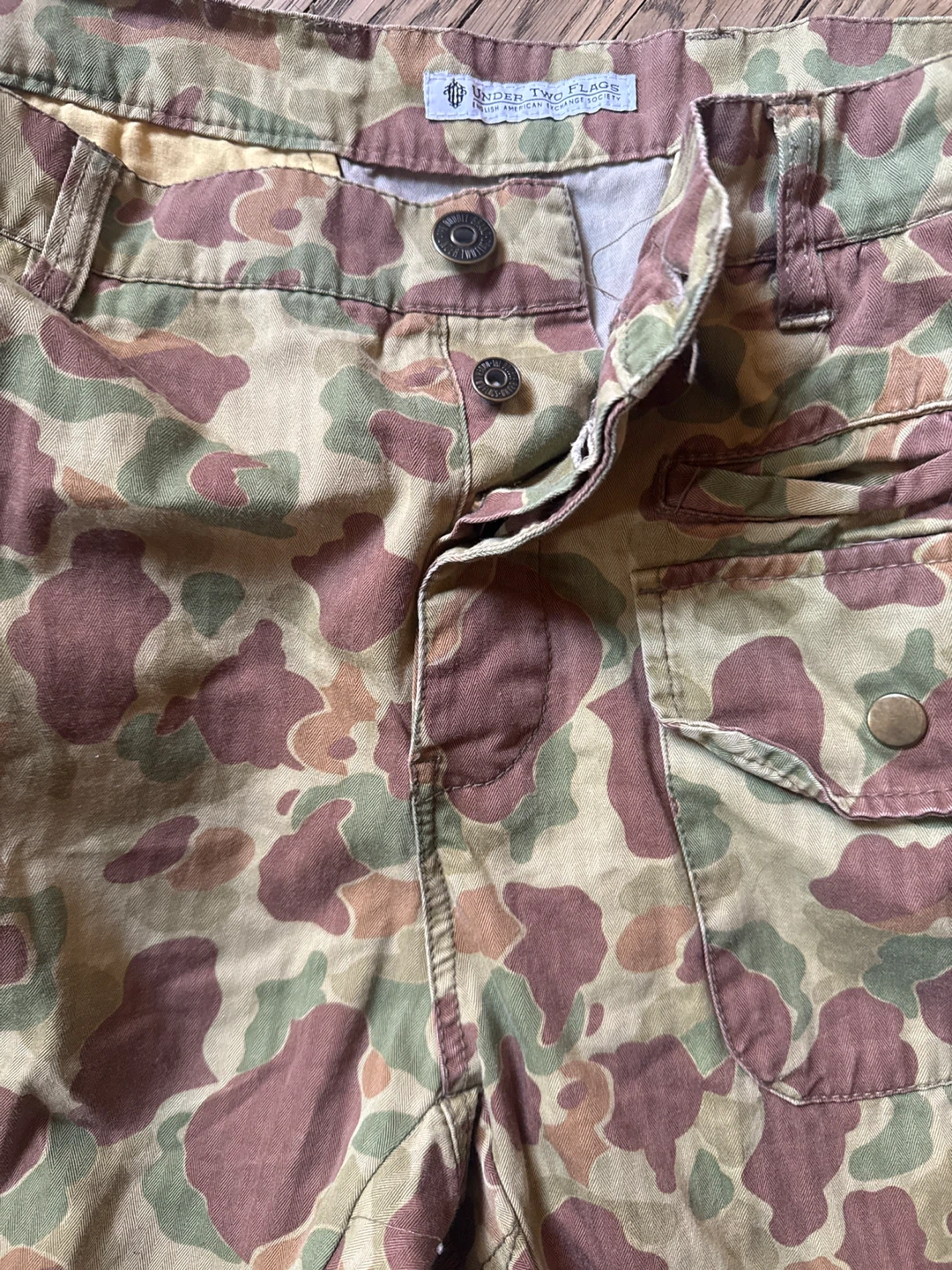 UNDER TWO FLAGS Camo Cargo Pants - photo 3