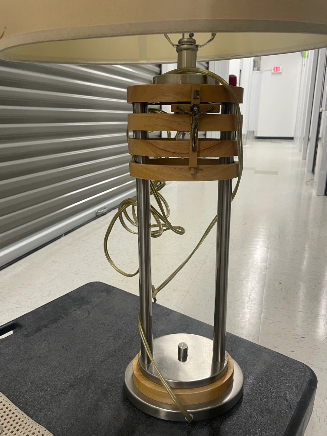 Modern Table Lamp with Wood and Metal Accents - photo 3