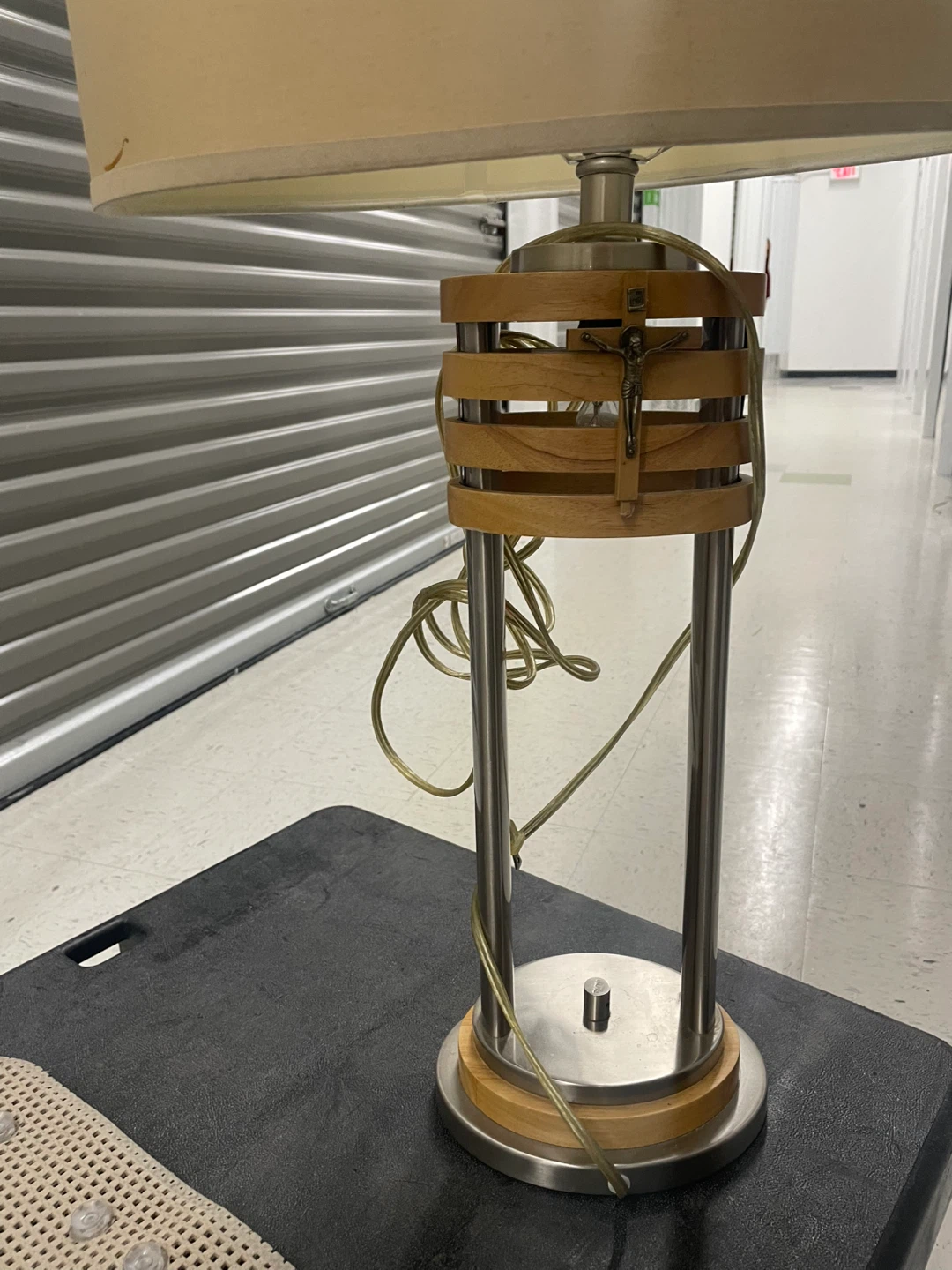 Modern Table Lamp with Wood and Metal Accents