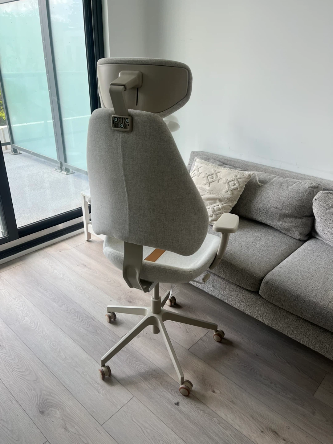 GRUPPSPEL gaming chair - Ergonomic Office Chair - Grey & Tan - photo 3