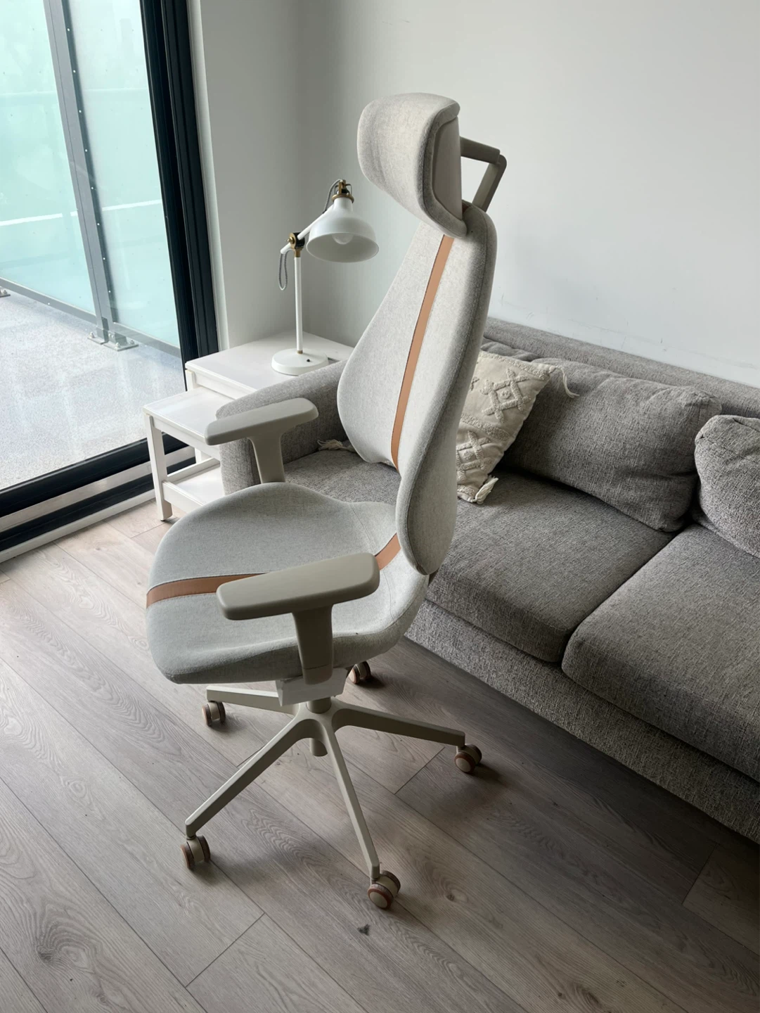 GRUPPSPEL gaming chair - Ergonomic Office Chair - Grey & Tan - photo 2