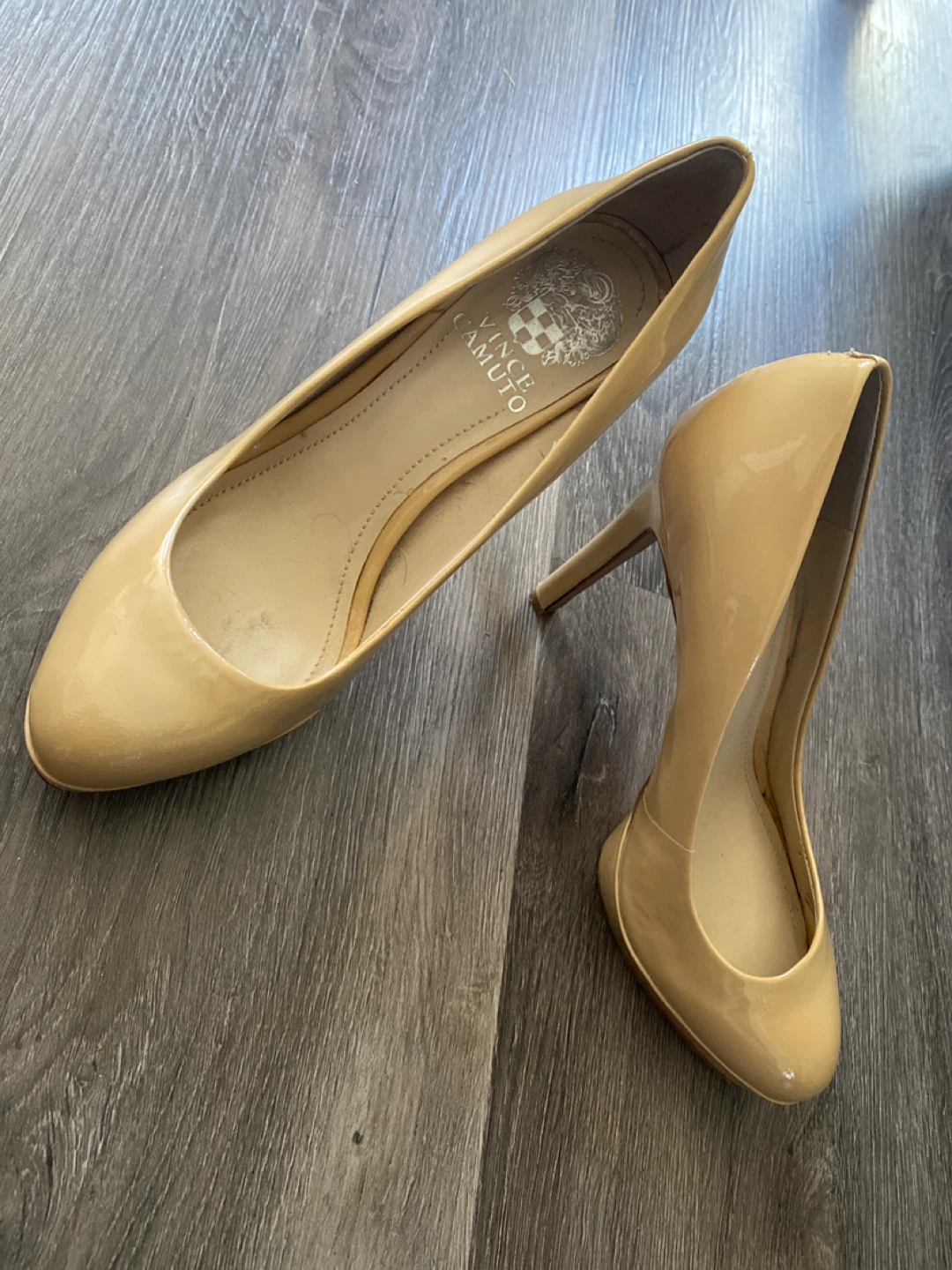 Vince Camuto Tan Patent Leather High Heels Size 7.5 - photo 3
