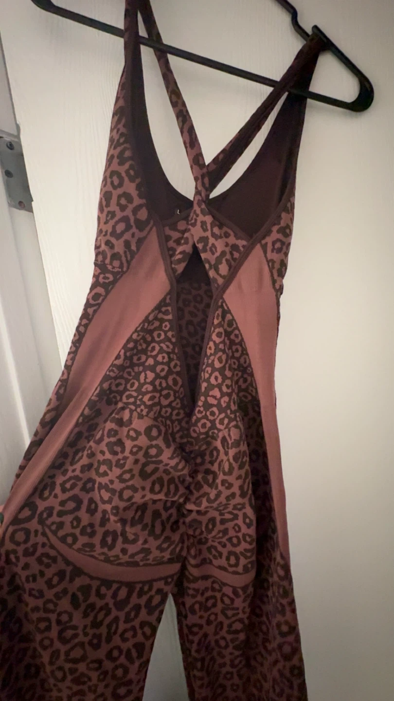 WDlRARA Women's Leopard Print Flare Yoga Jumpsuit - photo 3