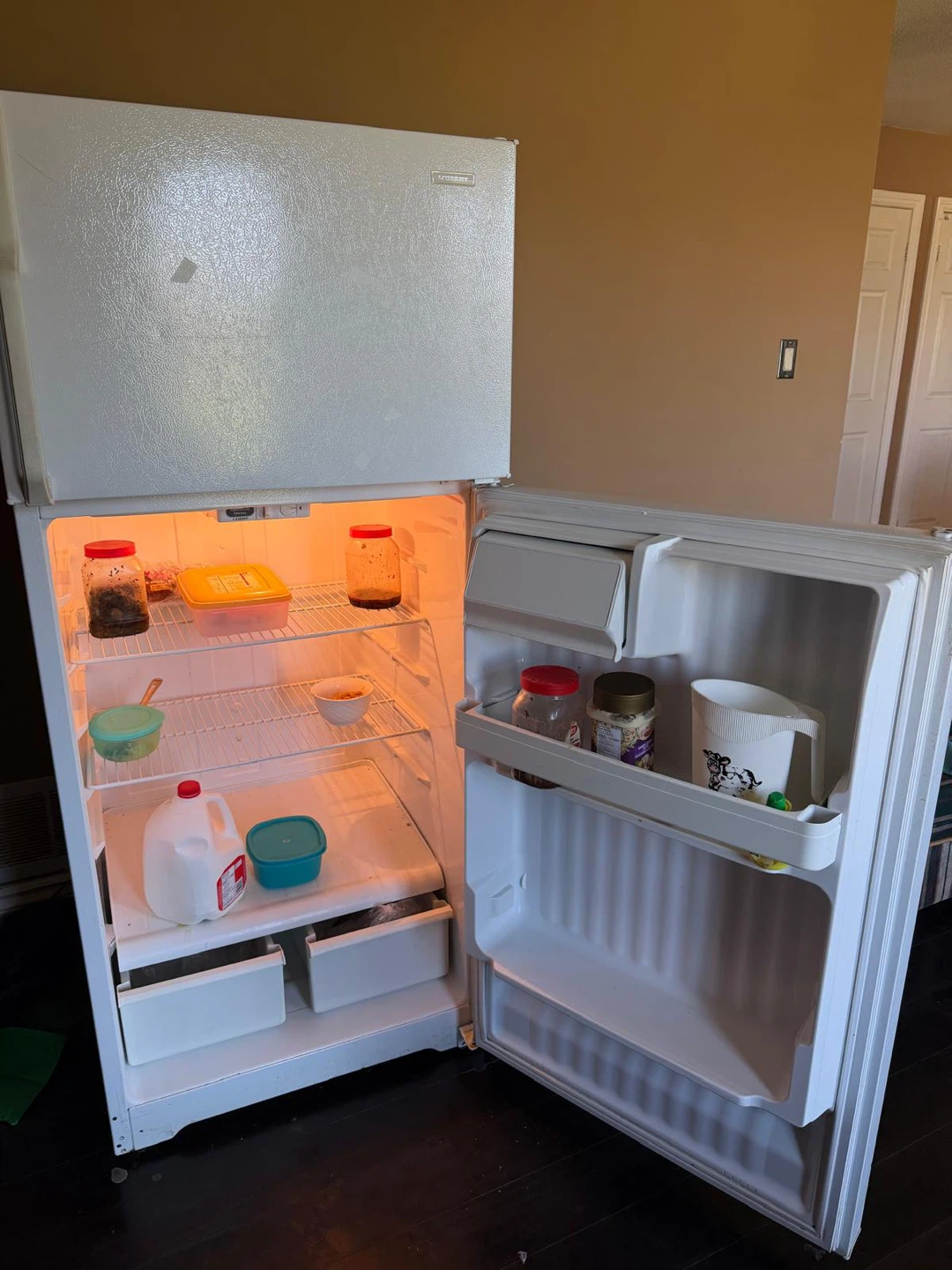 White Frigidaire Top Freezer Refrigerator - photo 2