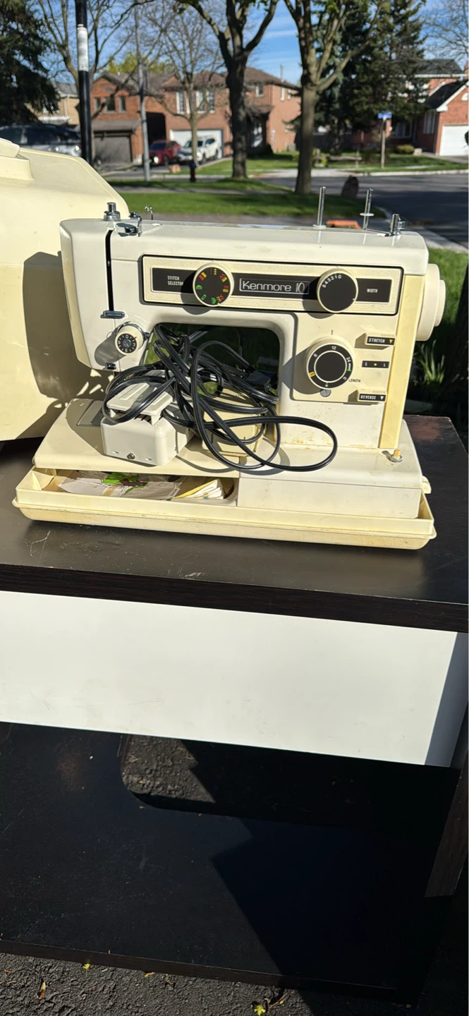 Kenmore 10 Sewing Machine with Cover - photo 2