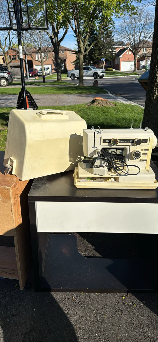 Kenmore 10 Sewing Machine with Cover - photo 3