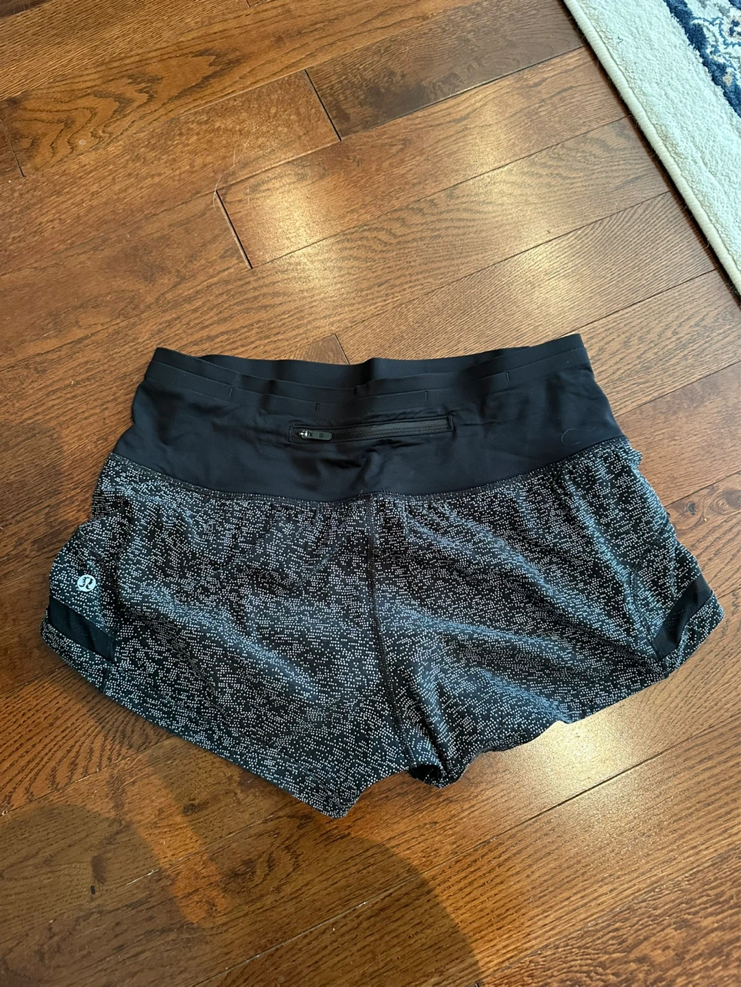 Lululemon Running Shorts Size 6 - photo 2