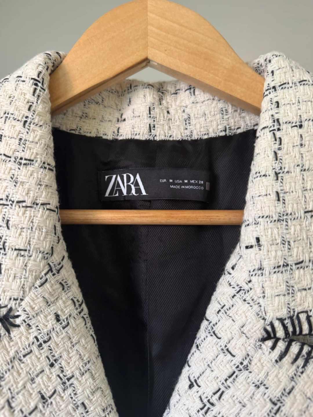 Zara Tweed Blazer - Size Medium - photo 3