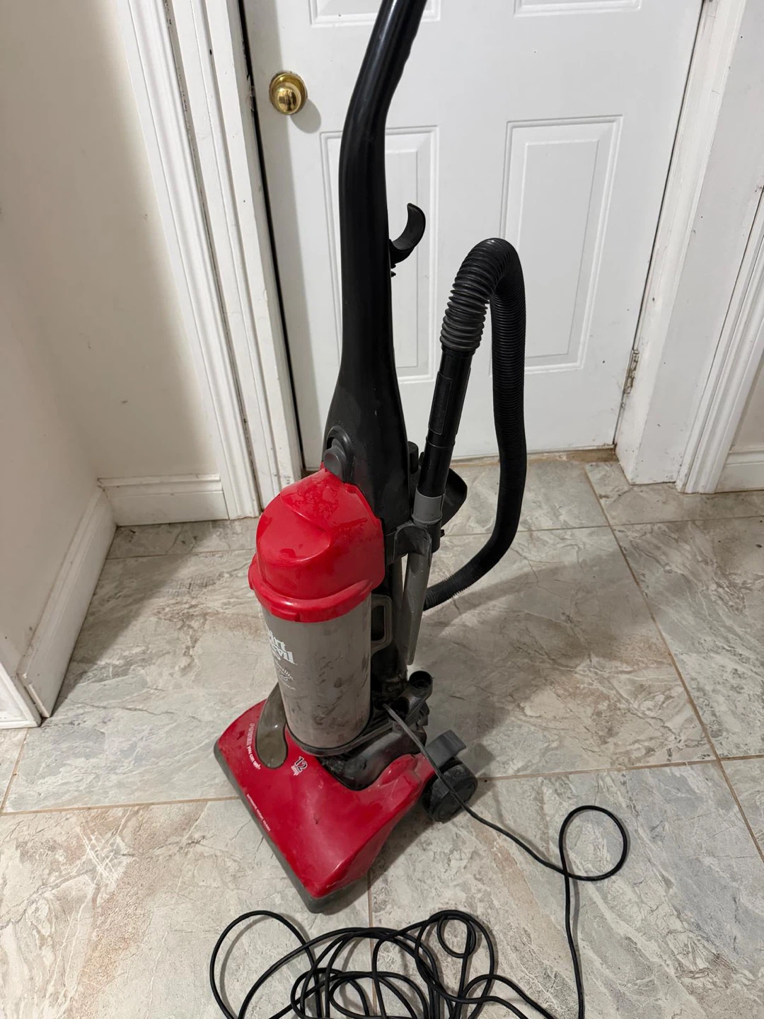 Dirt Devil Featherlight Bagless Vacuum Cleaner - photo 2