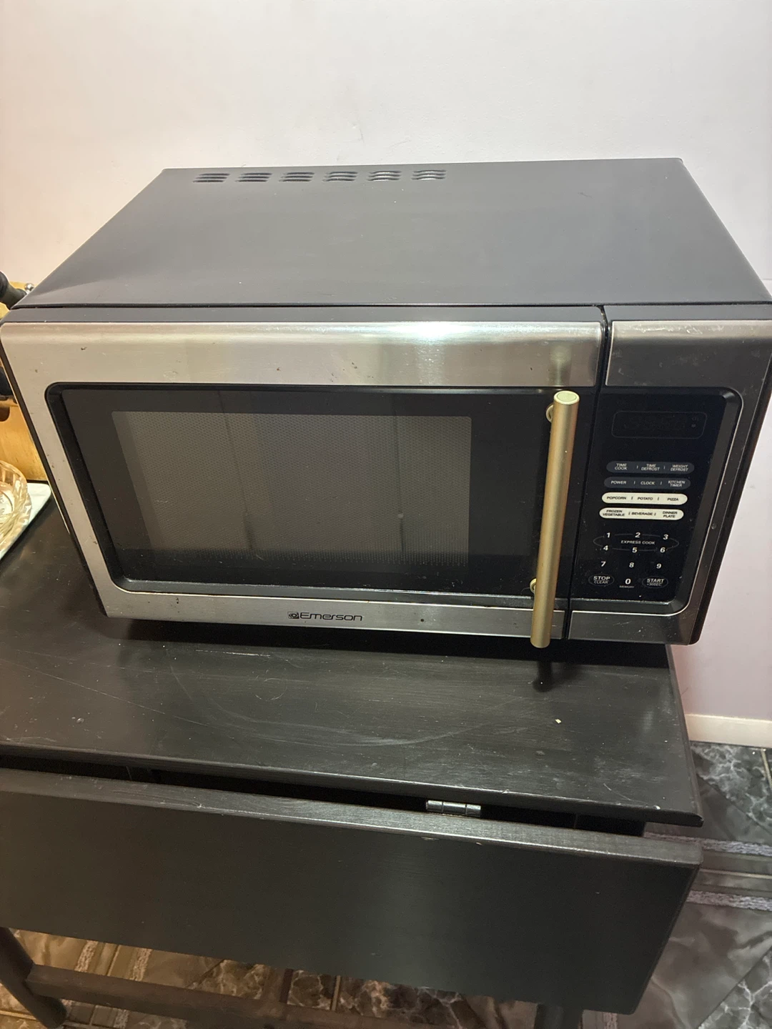 Emerson Microwave Oven 900 Watts