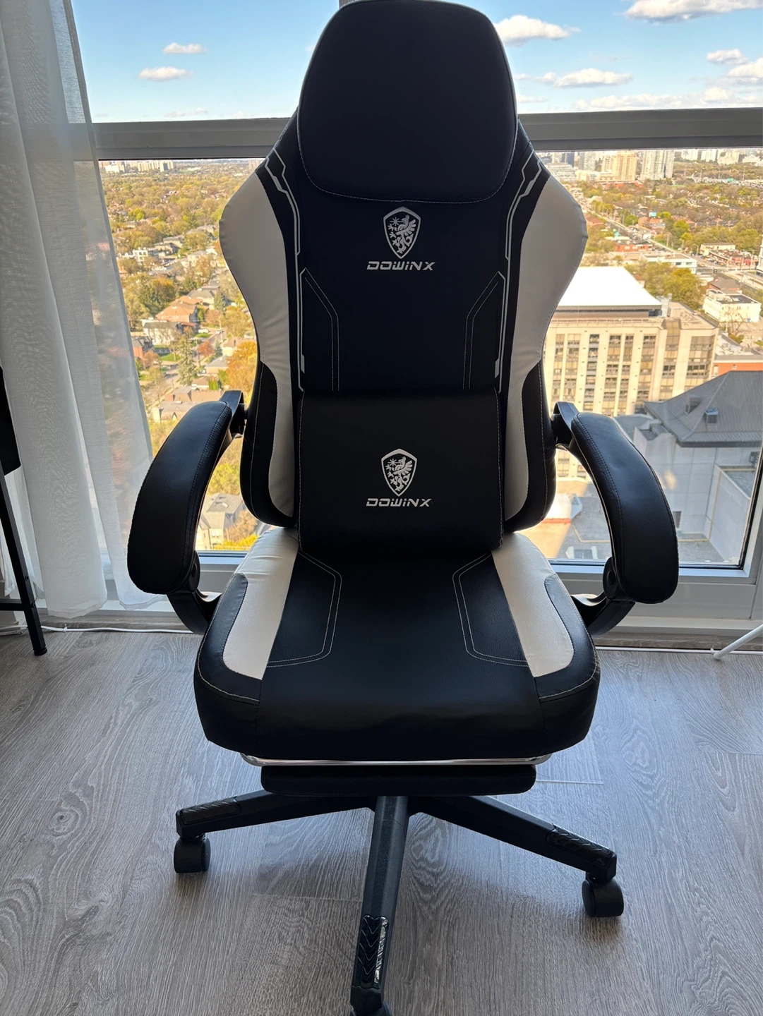 Dowinx Gaming Chair with Footrest - Like New (White/Black) - photo 4