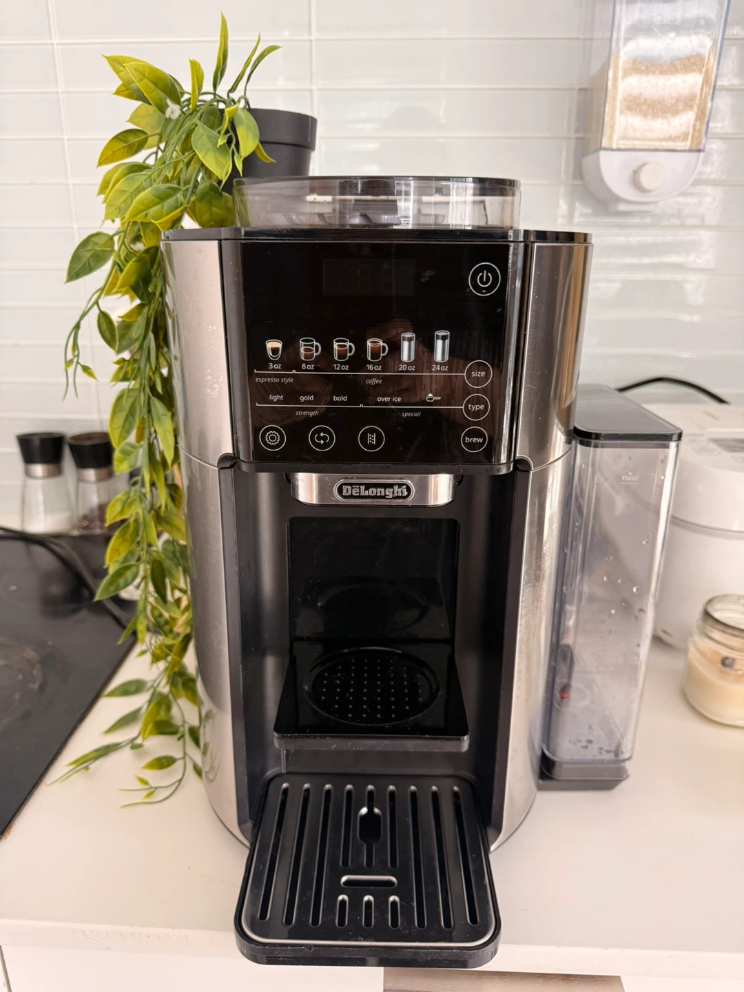 DeLonghi Espresso Machine ( built in grinder ) - photo 2