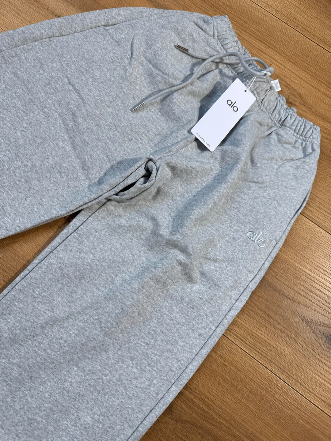 Alo Yoga Grey Zip-Up Hoodie and Sweatpants Set - photo 4