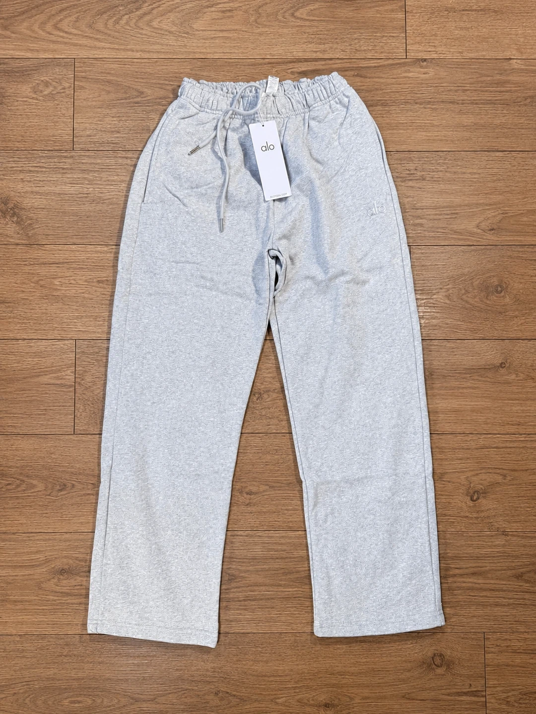 Alo Yoga Grey Zip-Up Hoodie and Sweatpants Set - photo 3