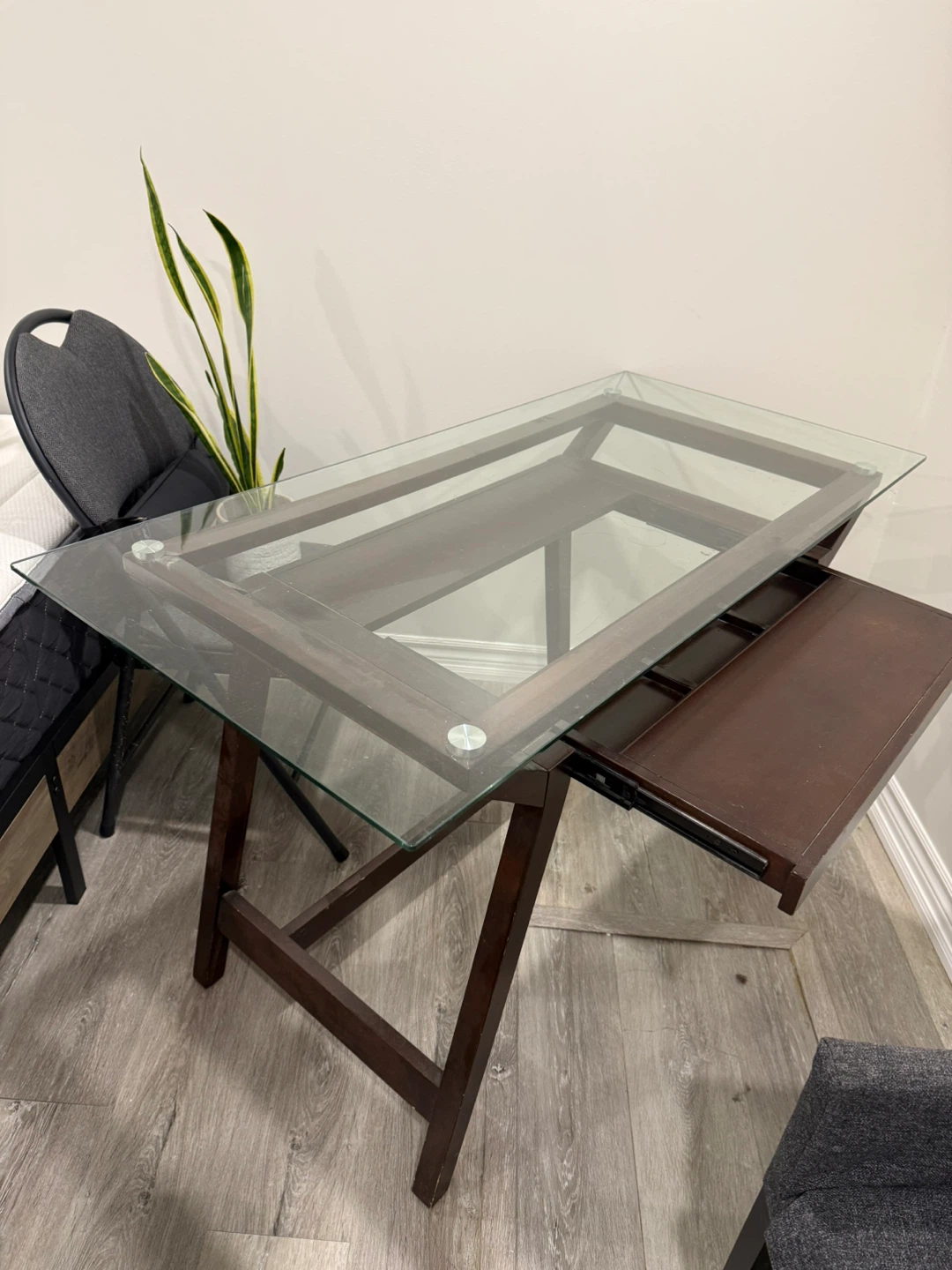 Glass top desk with pull-out keyboard tray