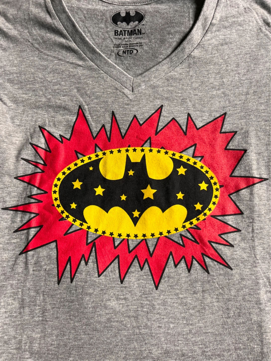 NEW — $10 each Batman Graphic V-Neck T-Shirt Small Size - photo 3