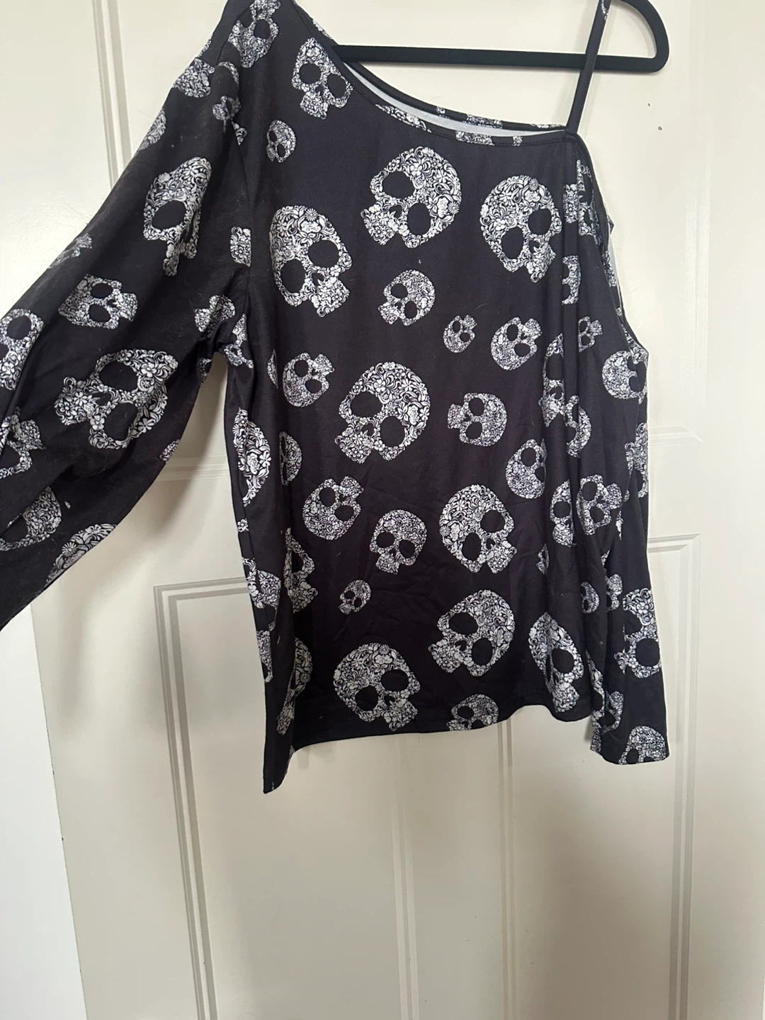 Black Skull Print off the shouldersLong Sleeve Top - photo 2