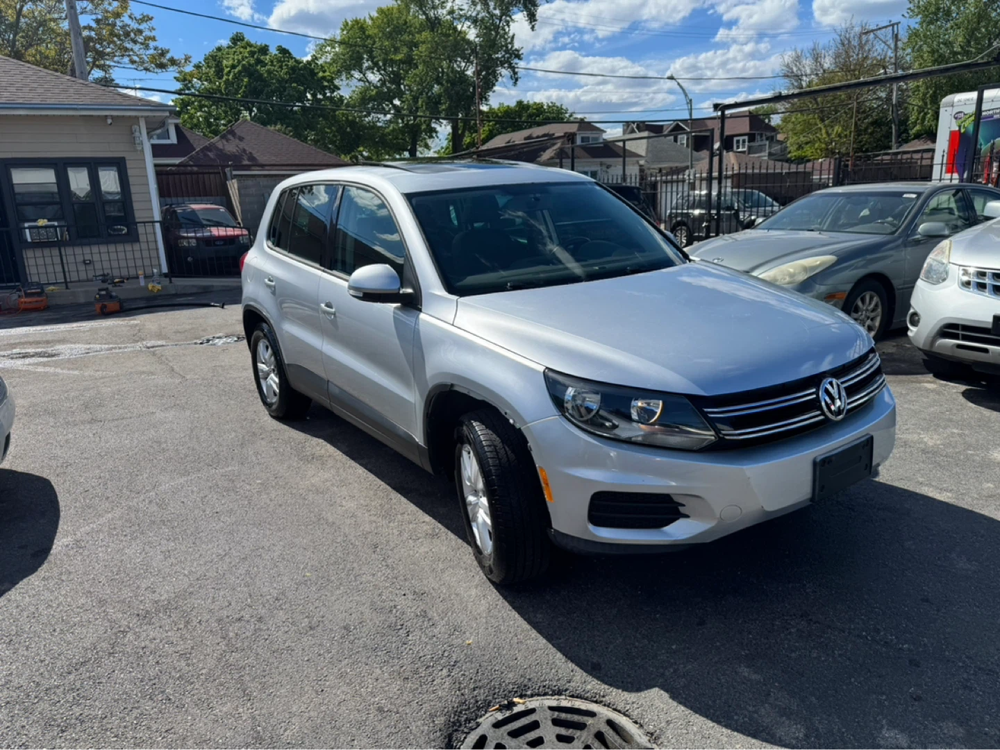 Silver Volkswagen Tiguan 2.0 TDI SUV - photo 4